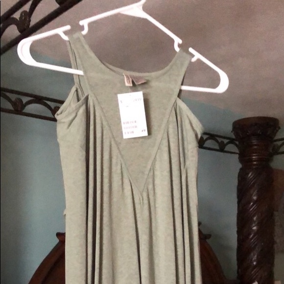 Cold shoulder dress - Picture 2 of 2